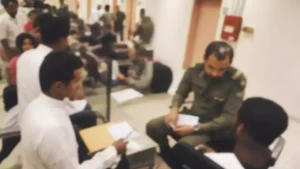 تمديد تأشيرات العمالة الوافدة في السعودية إلكترونيًا خلال ثوانٍ يلغى قيود الـ15 عامًا